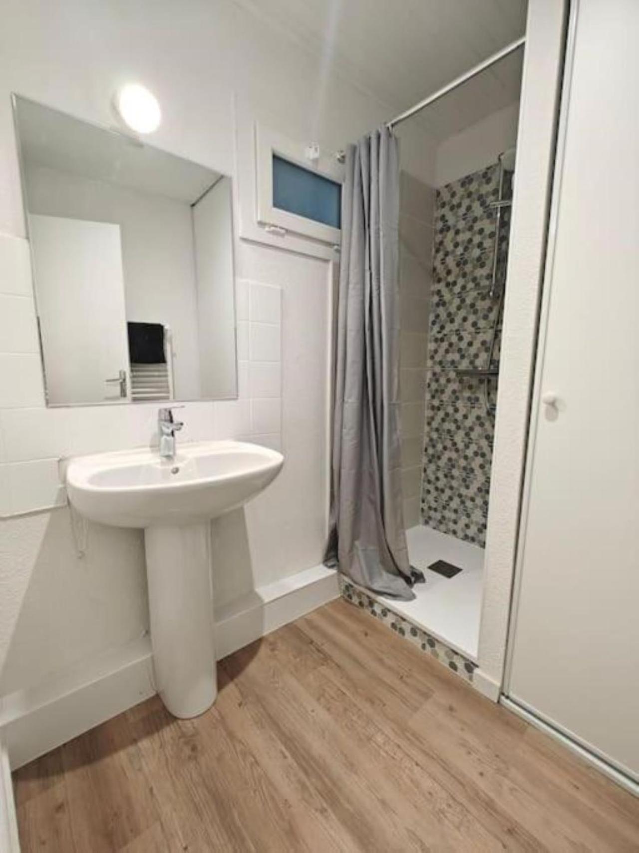 Logement Entier Style Chalet - 1 A 5 Pers - Langon  Buitenkant foto